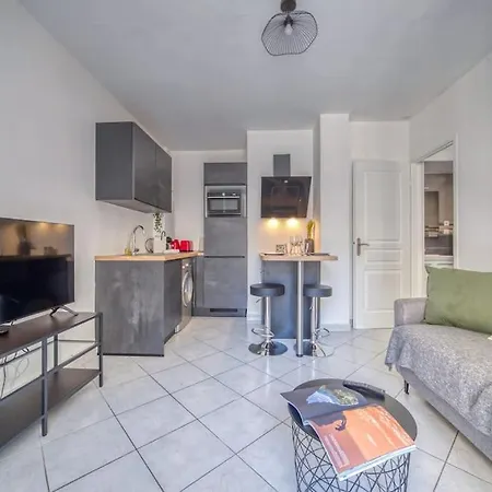 R'apparts T2 Cool Corner Apartment